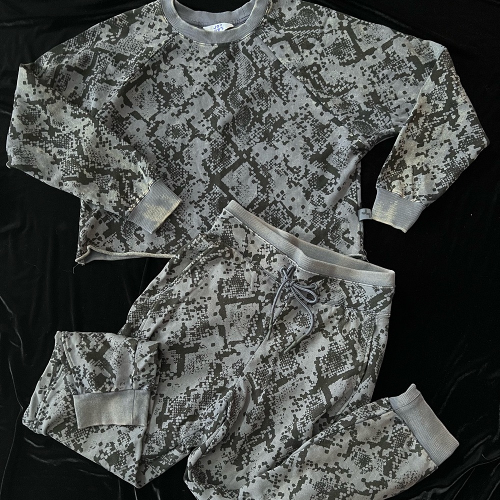 Joy lab sweat set. Distressed gray and black color. Size XS/S.